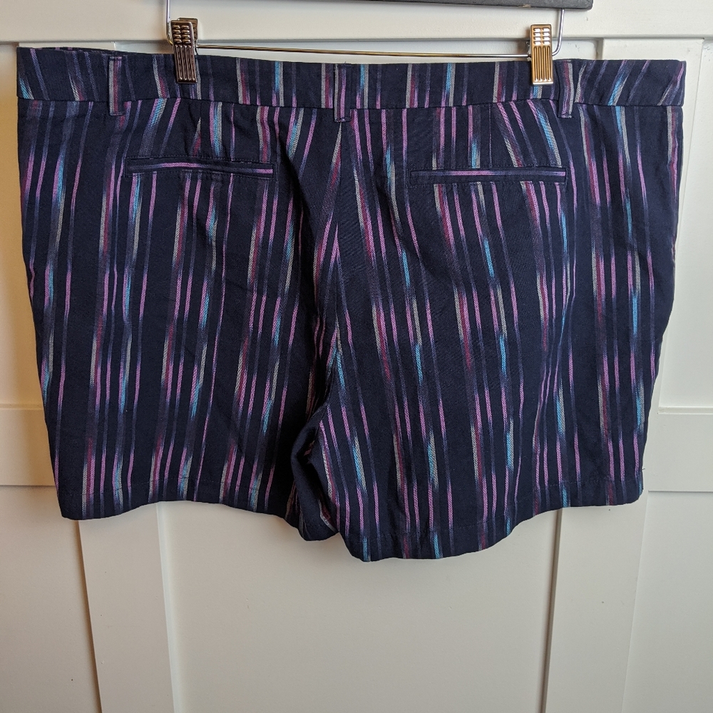 Shorts - Picture 3 of 9